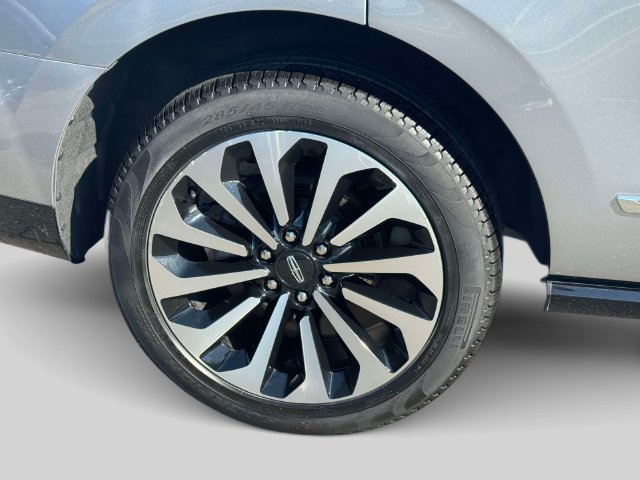 Used 2024 Lincoln Navigator Reserve AWD/4WD image 8