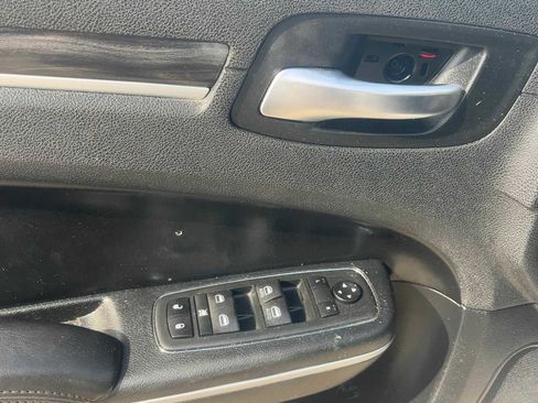 Used 2020 Chrysler 300 Touring w/ Sport Appearance Package RWD image 4