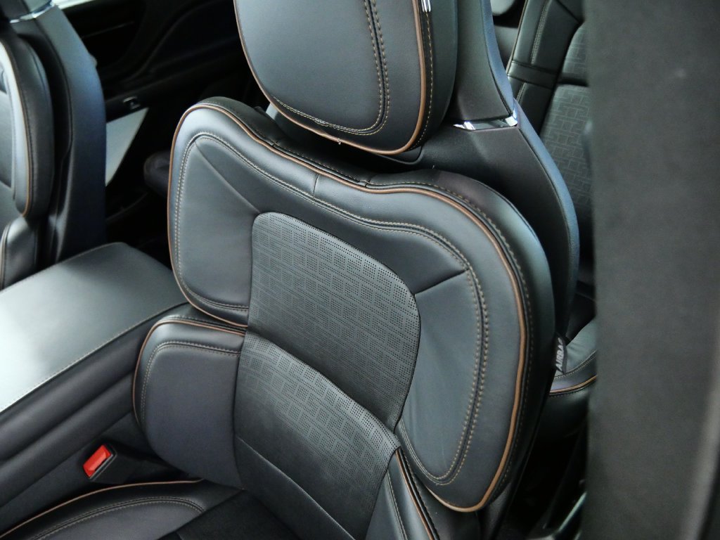 Certified 2025 Lincoln Aviator Black Label AWD/4WD image 18