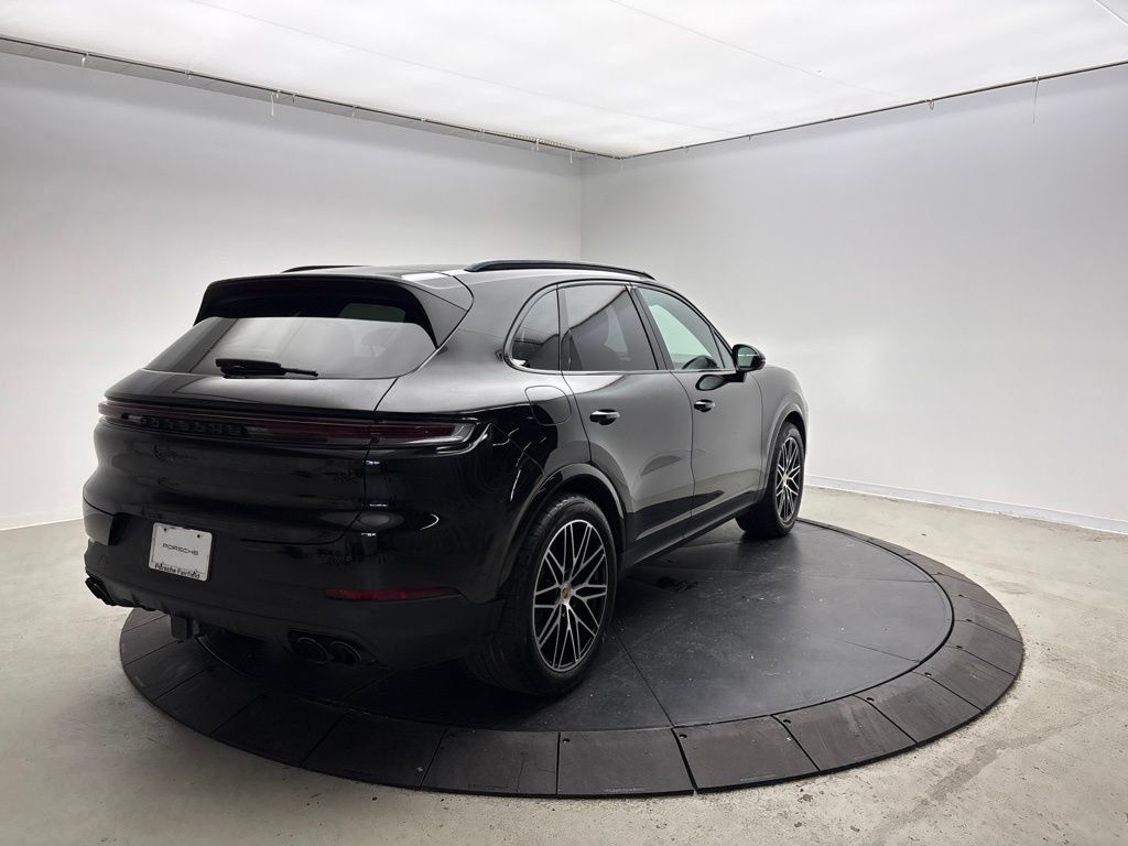 Certified 2024 Porsche Cayenne AWD/4WD image 7
