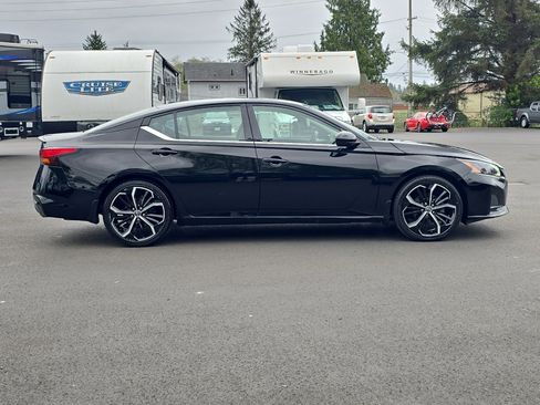 Used 2023 Nissan Altima 2.5 SR w/ SR Premium Package FWD image 7