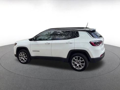 Used 2025 Jeep Compass Limited image 10