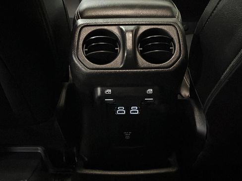 Used 2019 Jeep Wrangler Unlimited Sahara image 26