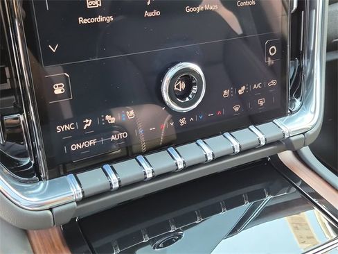 Used 2026 GMC Yukon Denali w/ Advanced Technology Package image 31