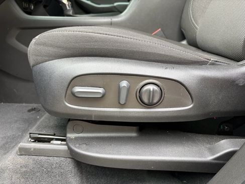 Used 2023 Chevrolet Traverse LT image 13