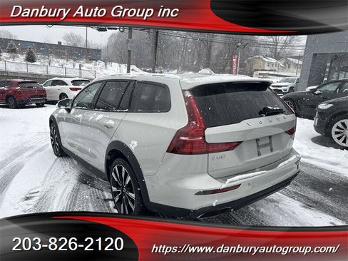 Used 2022 Volvo V60 T5 Cross Country w/ Advanced Package image 4