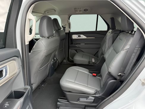 New 2026 Ford Explorer Active w/ Active Comfort Package AWD/4WD image 5