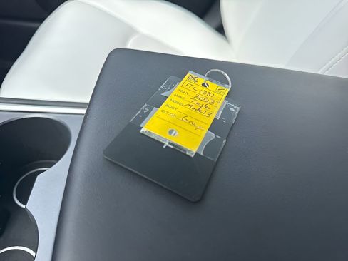 Used 2023 Tesla Model 3 Standard Range image 37