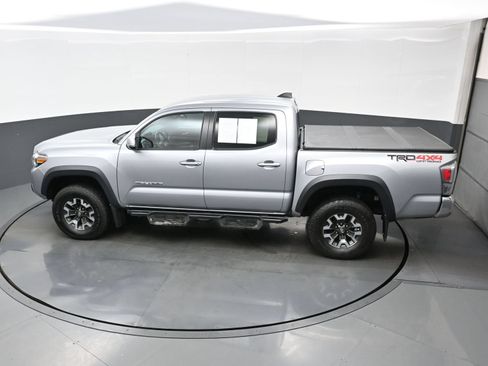 Used 2020 Toyota Tacoma TRD Off-Road AWD/4WD image 37