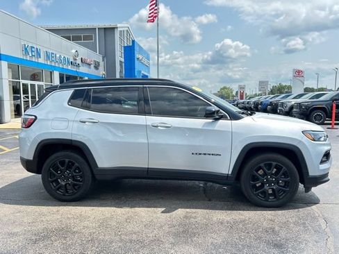 Used 2025 Jeep Compass Limited AWD/4WD image 12
