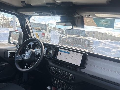 Used 2024 Jeep Wrangler Unlimited image 10