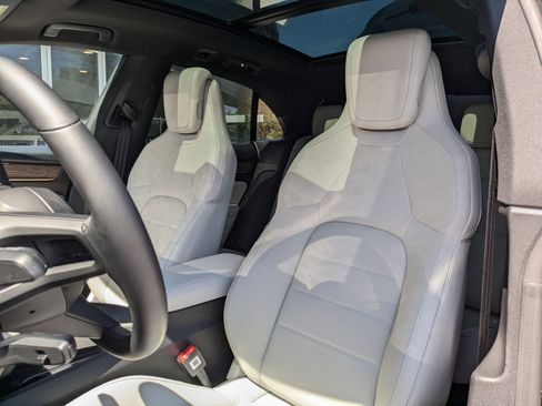 New 2024 Porsche Macan 4 Electric image 5