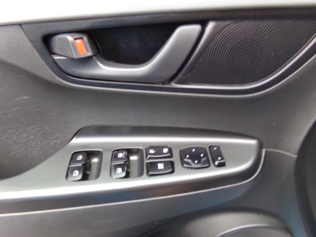 Used 2020 Hyundai Kona SEL FWD image 34