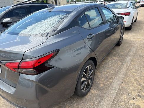 Used 2025 Nissan Versa SV FWD image 5