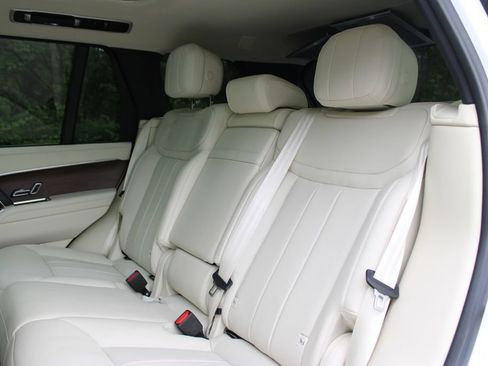 Used 2025 Land Rover Range Rover SE AWD/4WD image 18