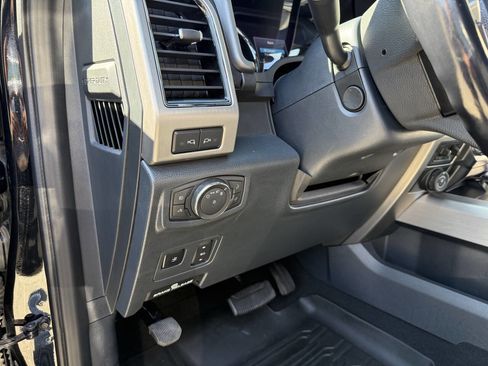 Used 2022 Ford F350 Platinum image 22