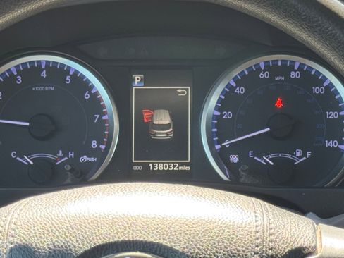 Used 2018 Toyota Highlander LE FWD image 14
