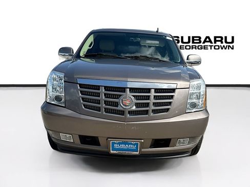 Used 2014 Cadillac Escalade Luxury AWD/4WD image 2