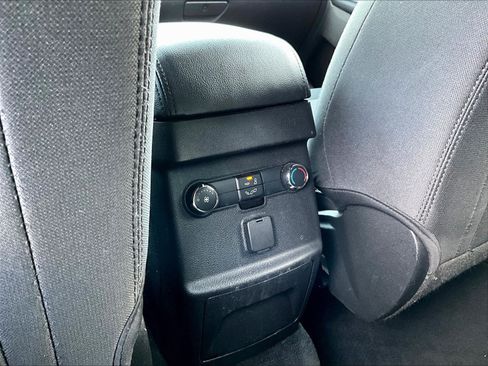 Used 2017 Ford Explorer XLT w/ Equipment Group 201A FWD image 10