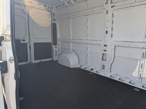Used 2025 RAM ProMaster 2500 w/ Convenience Group image 19