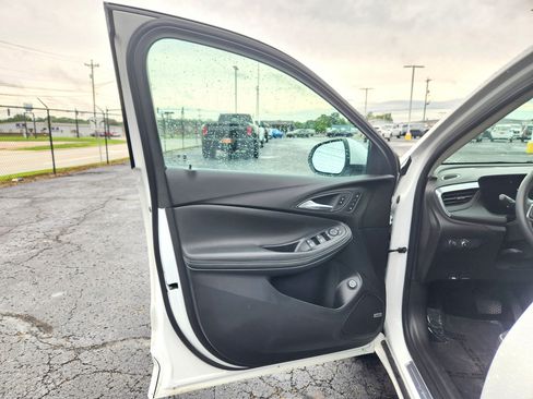 Used 2025 Buick Encore GX Avenir w/ Avenir Technology Package AWD/4WD image 21
