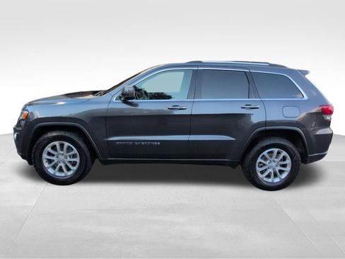 Used 2021 Jeep Grand Cherokee Laredo image 2