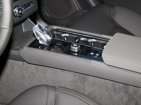 New 2026 Volvo XC90 B6 Plus w/ Protection Package Premier image 23