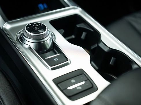 Used 2024 Ford Edge Titanium image 19