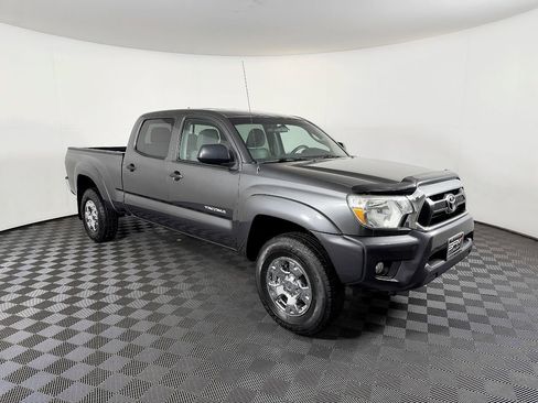 Used 2014 Toyota Tacoma w/ SR5 Package image 6