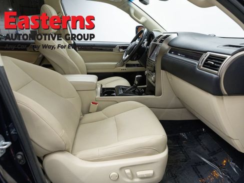 Used 2021 Lexus GX 460 w/ Accessory Package AWD/4WD image 26