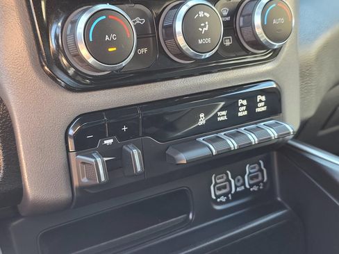 Used 2022 RAM 1500 Big Horn AWD/4WD image 34