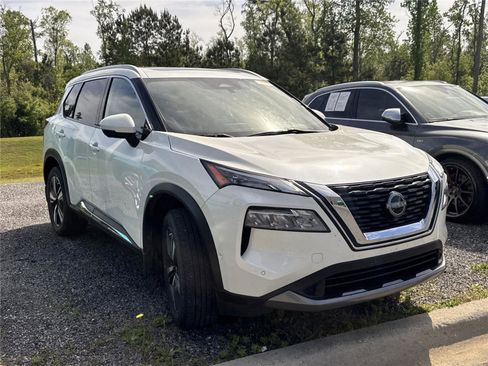 Used 2023 Nissan Rogue SL w/ SL Premium Package image 2