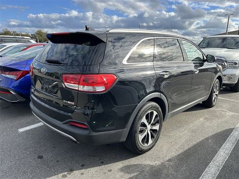 Used 2016 Kia Sorento EX image 2