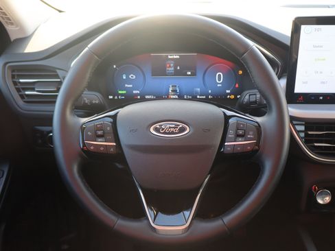 Used 2025 Ford Escape SE w/ PHEV Premium Package image 14