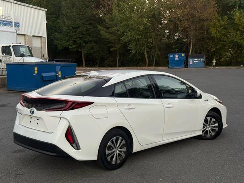 Used 2018 Toyota Prius Prime Plus w/ Carpet Mat Package image 6