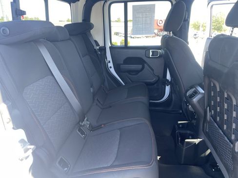 Used 2023 Jeep Gladiator Mojave w/ Cold Weather Group image 27