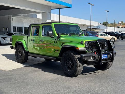 Used 2025 Jeep Gladiator Sport AWD/4WD image 5