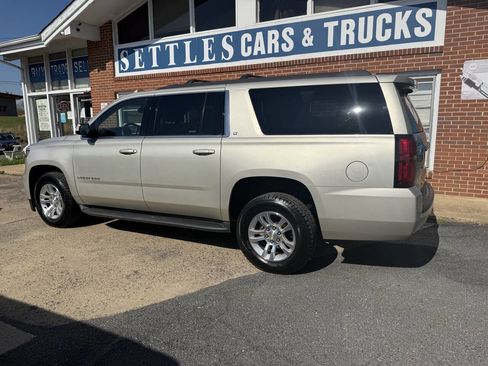 Used 2016 Chevrolet Suburban LT image 5