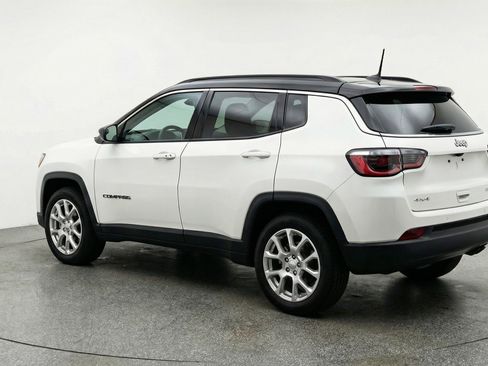 Used 2025 Jeep Compass Limited image 6