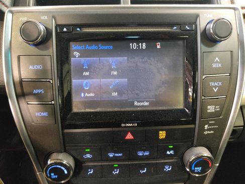 Used 2017 Toyota Camry SE image 25