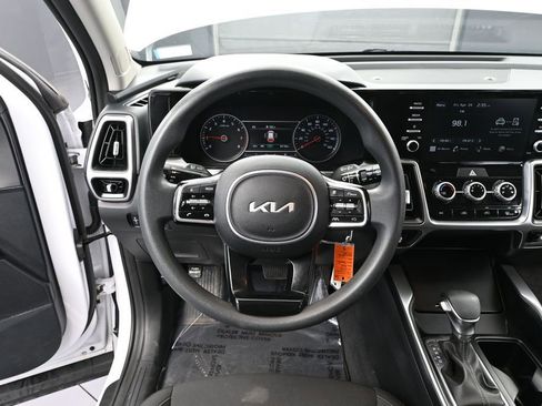 Used 2023 Kia Sorento LX AWD/4WD image 24