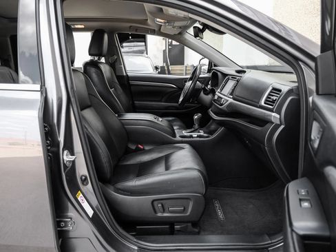 Used 2017 Toyota Highlander Limited Platinum FWD image 33