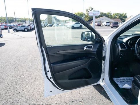 Certified 2021 Jeep Grand Cherokee Laredo X image 10