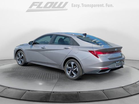 Used 2023 Hyundai Elantra SEL w/ Convenience Package image 5