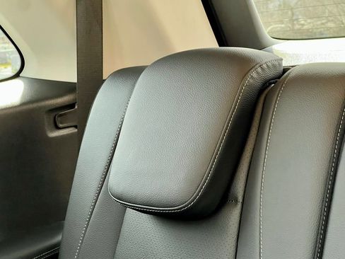 Certified 2026 Mercedes-Benz GLS 450 4MATIC image 40