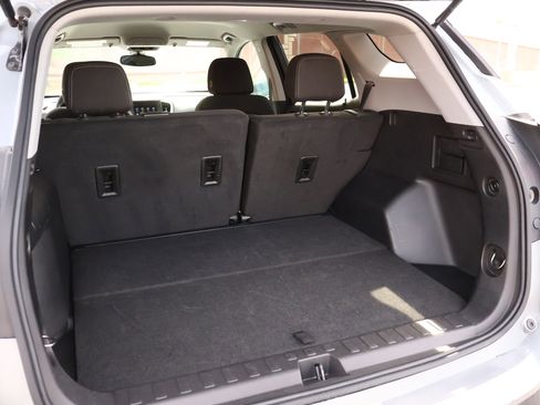 Used 2024 GMC Terrain SLE image 21