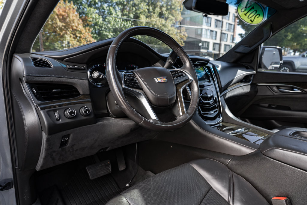 Used 2018 Cadillac Escalade Platinum AWD/4WD image 24