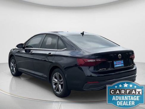 Used 2023 Volkswagen Jetta SE w/ Panoramic Sunroof Package FWD image 3