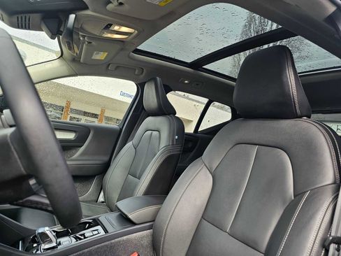 Certified 2024 Volvo XC40 B5 Plus w/ Climate Package image 23