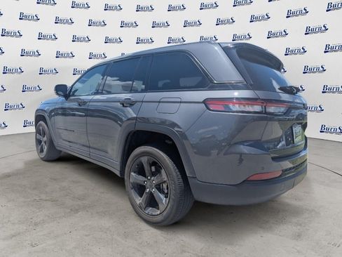 Used 2024 Jeep Grand Cherokee Altitude RWD image 5